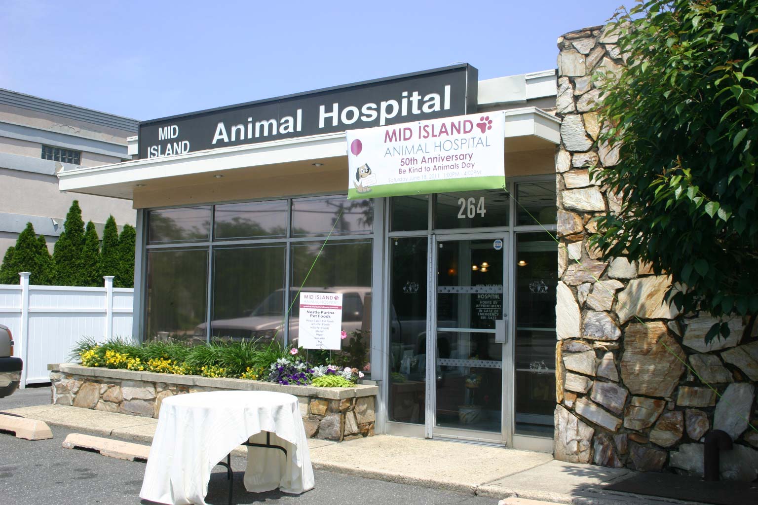 Mid Island Animal Hospital Building